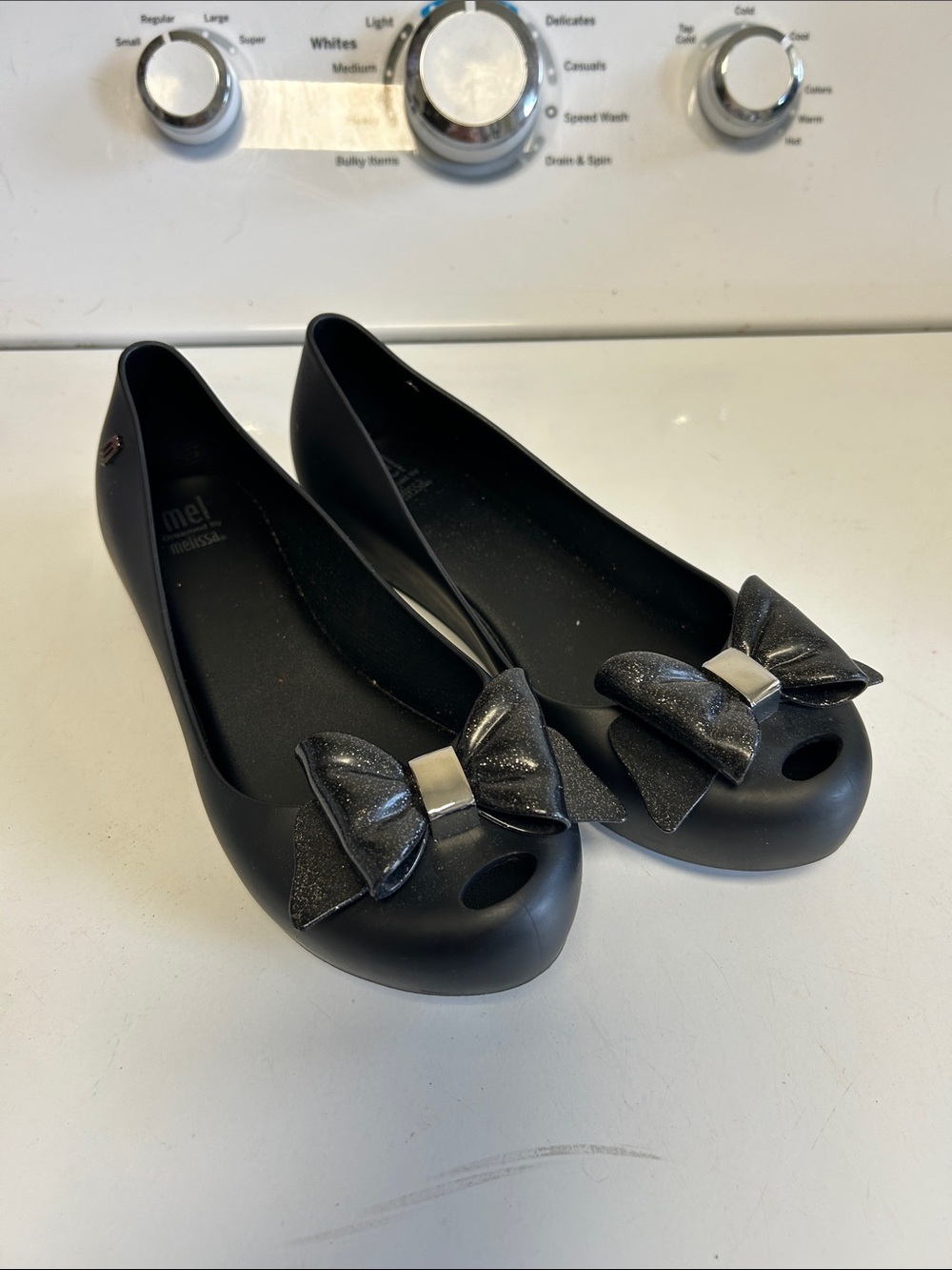 Mel by Melissa girls flats size 4 big girl. Black plastic bow